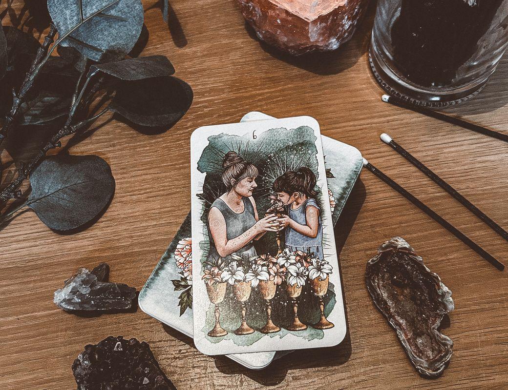Illustration for What if I said don’t look at your Tarot of the day