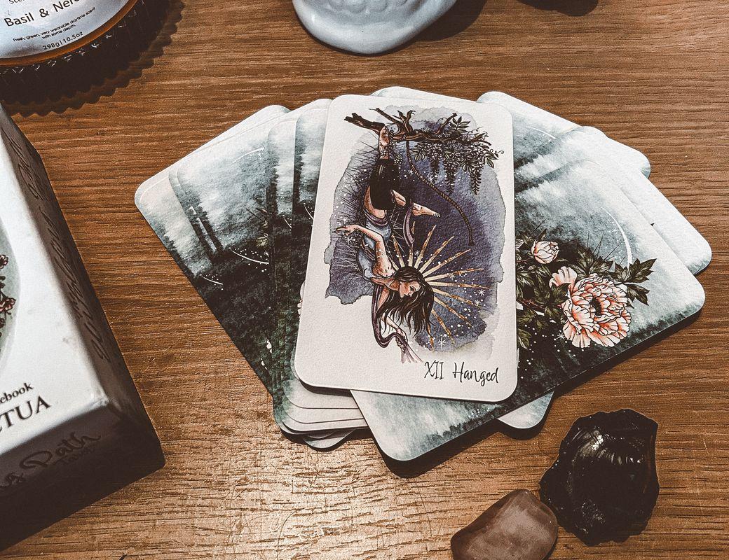 Illustration for What if I said don’t look at your Tarot of the day