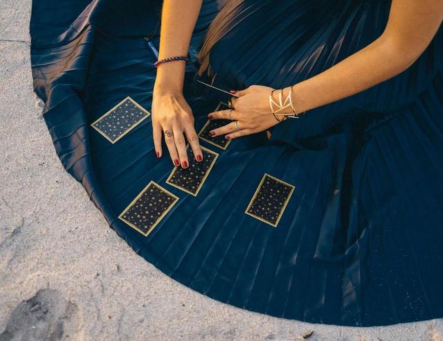 Virgo New Moon Insights: Cards and Cosmic Guidance