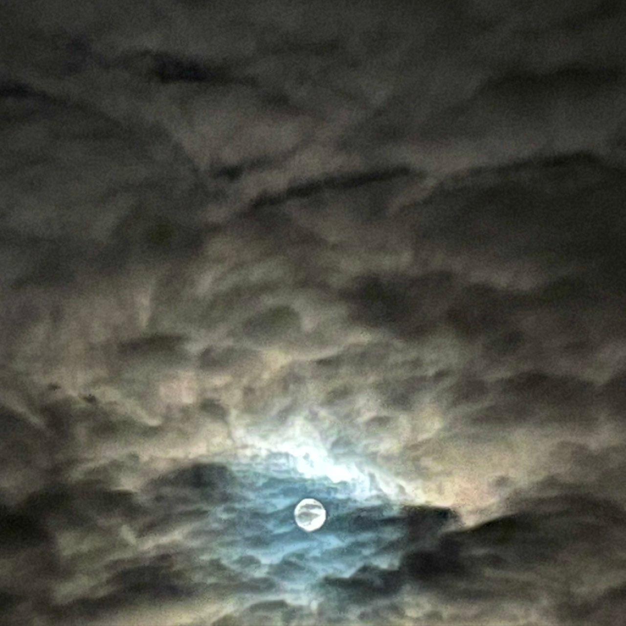 The Moon over Weil am Rhein, Deutschland — full moon, Lunar Day 17