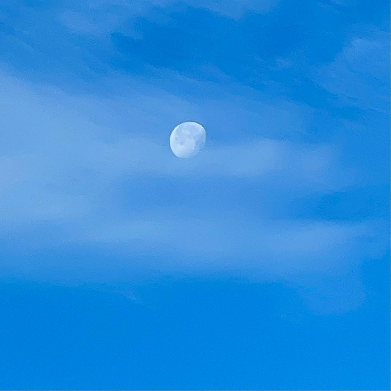 The Moon over Brumunddal, Норвегия — waning gibbous, Lunar Day 19