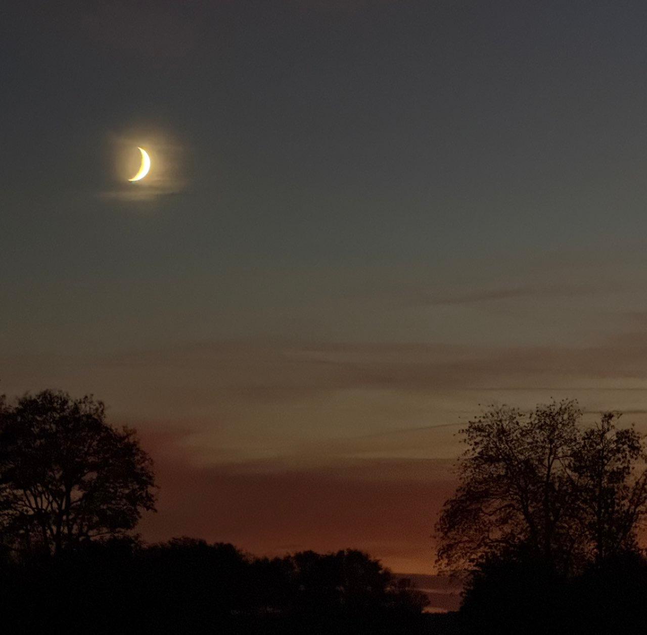 The Moon over Ulm, Deutschland — waxing crescent, Lunar Day 6