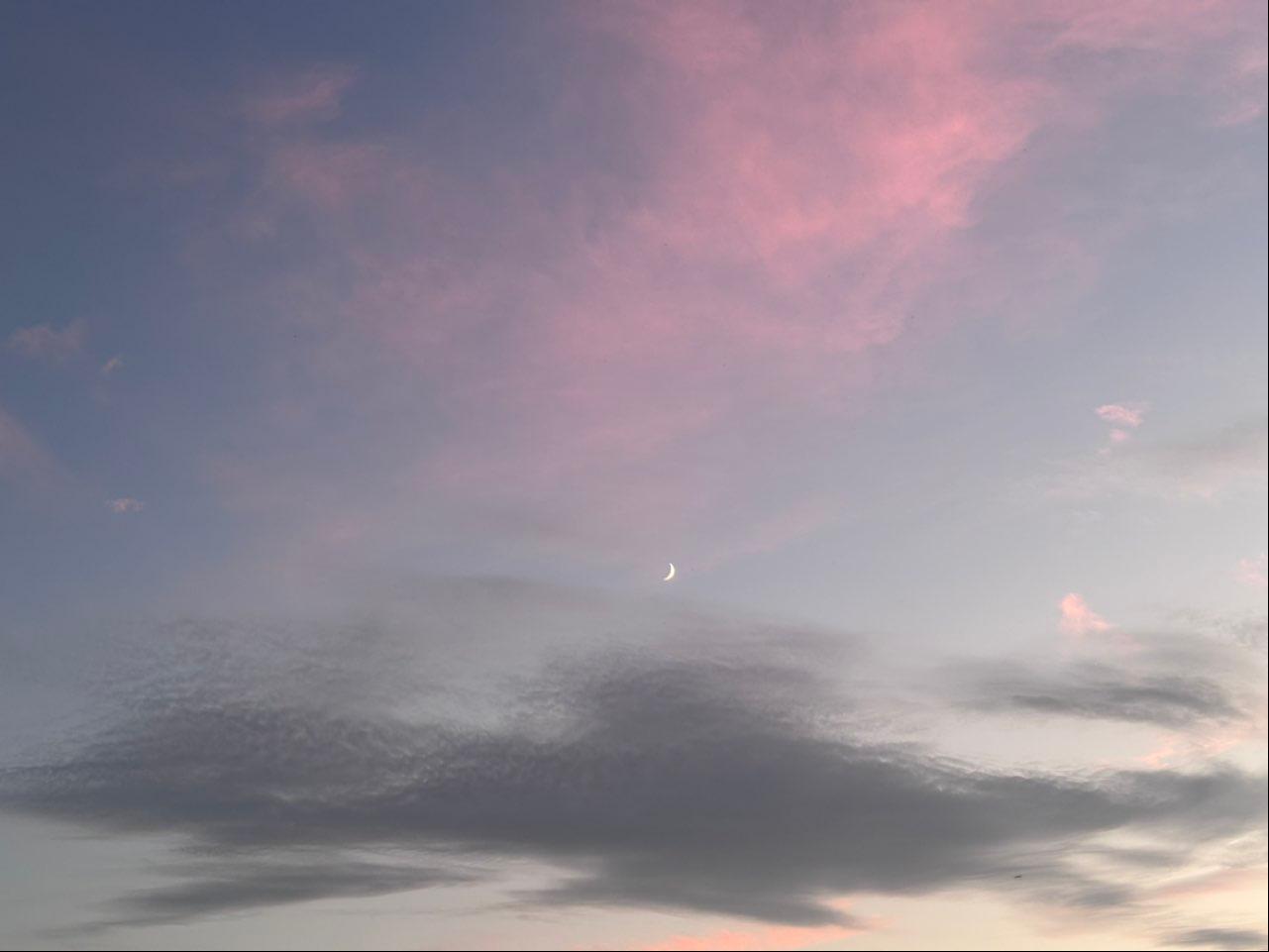 The Moon over Брюгге, Бельгия — waxing crescent, Lunar Day 5
