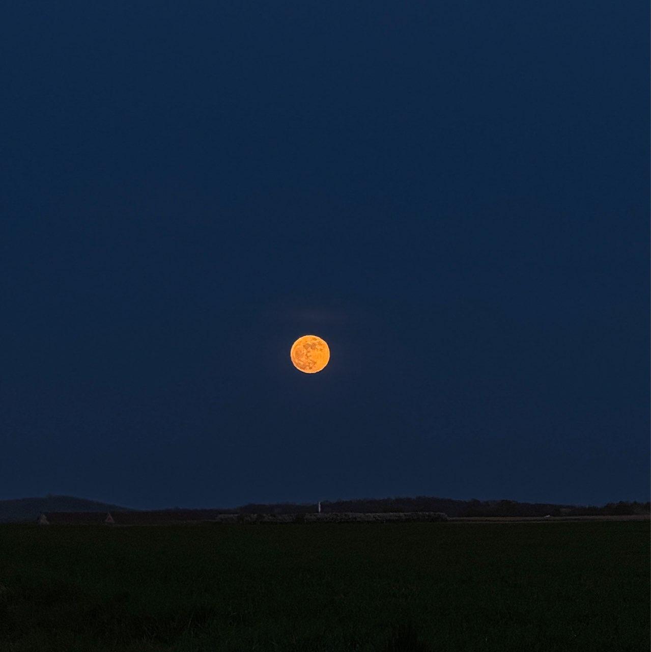 The Moon over Seelze, Deutschland — full moon, Lunar Day 15