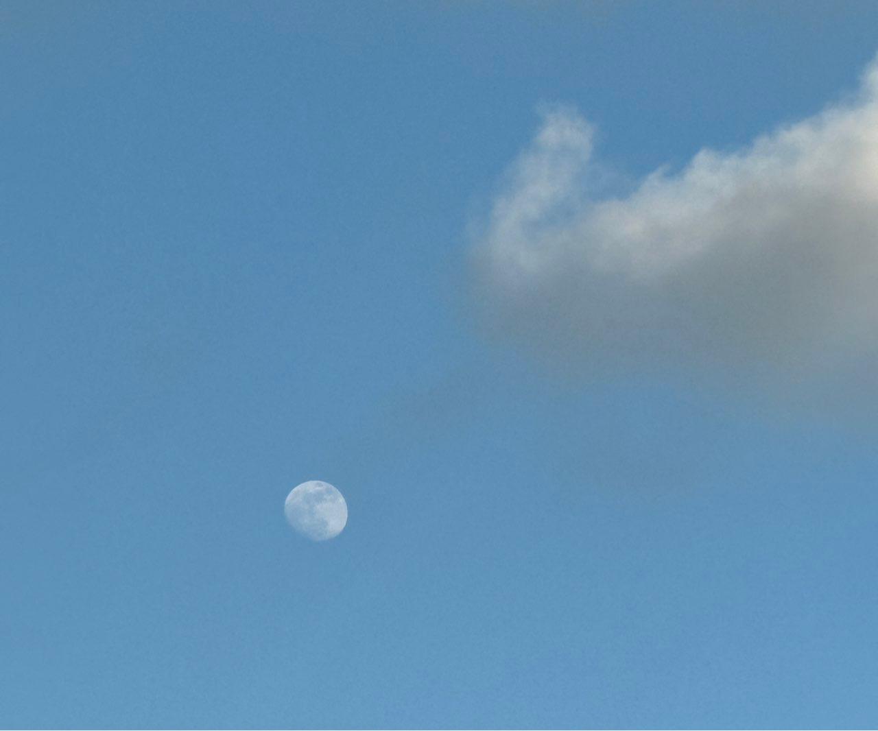 The Moon over Carcavelos, Portugal — waxing gibbous, Lunar Day 14