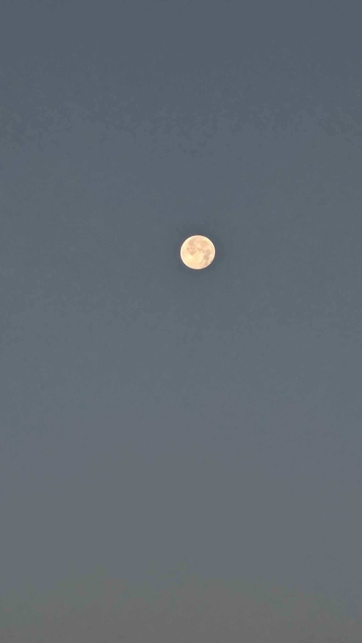 The Moon over United Kingdom — waning gibbous, Lunar Day 18