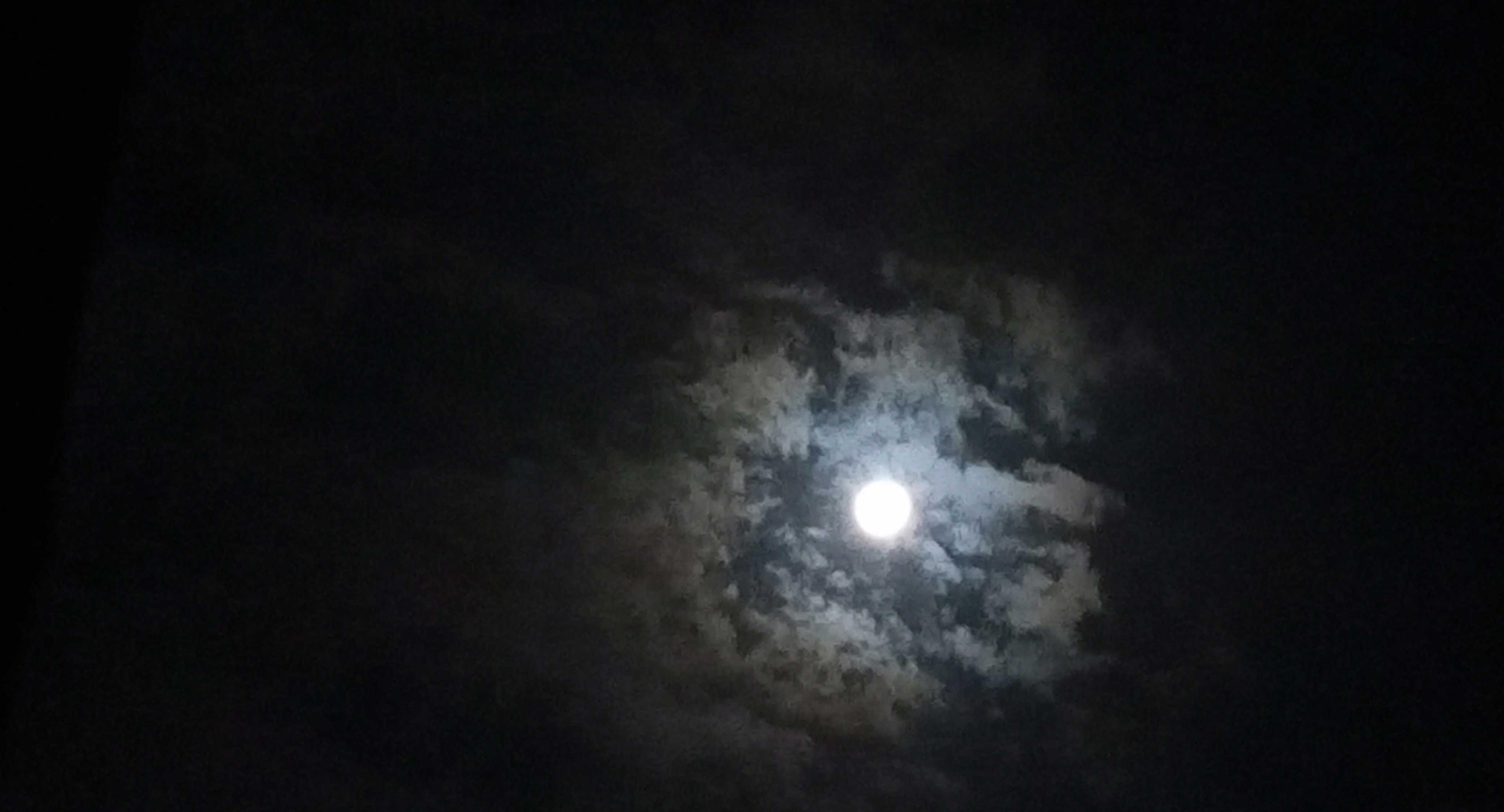 The Moon over Al Mahrousah, Egypt — full moon, Lunar Day 17