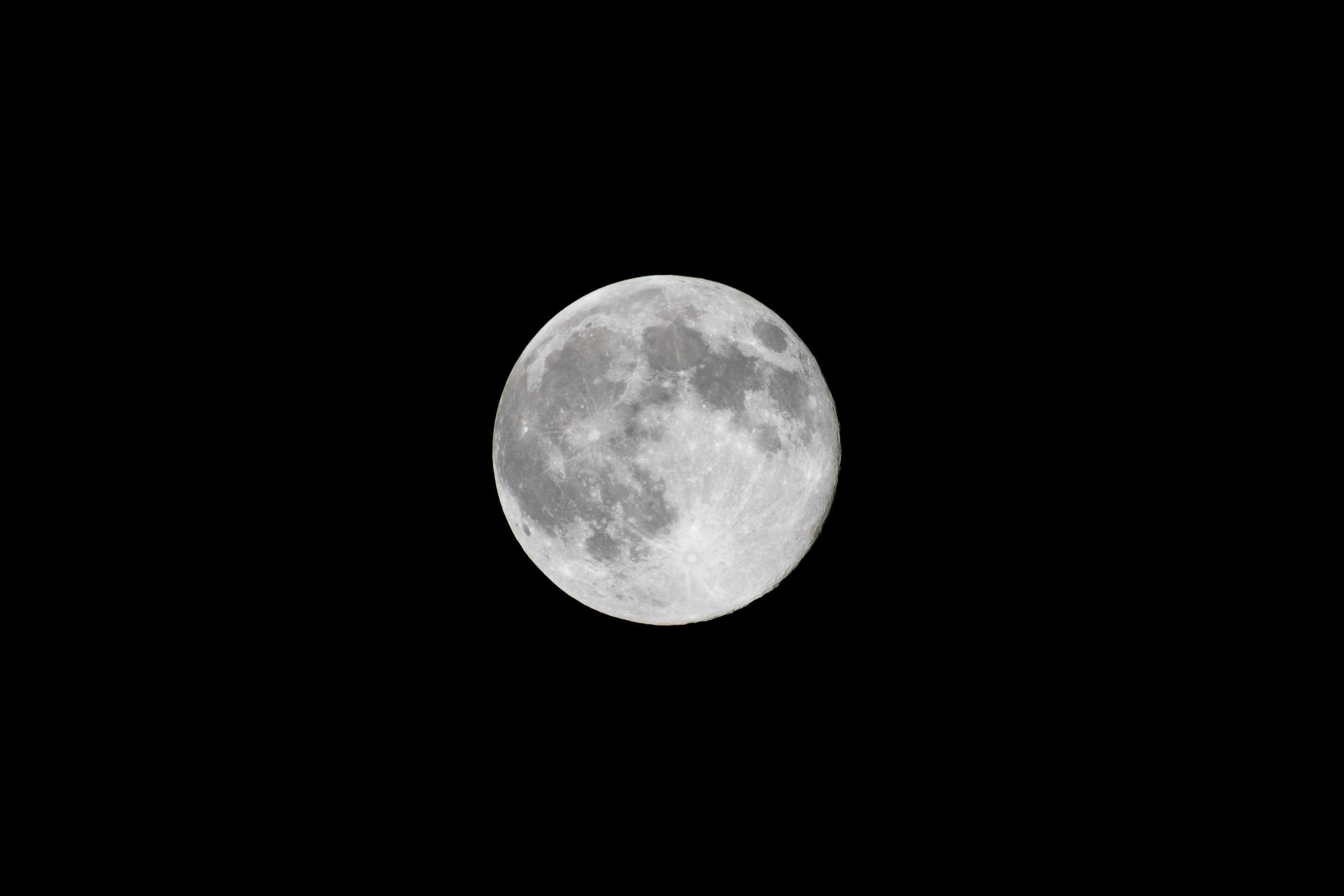 The Moon over Montegrotto Terme, Italia — full moon, Lunar Day 16