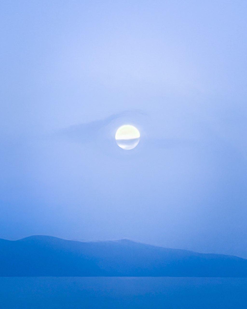 The Moon over Vlore, Albanie — full moon, Lunar Day 16