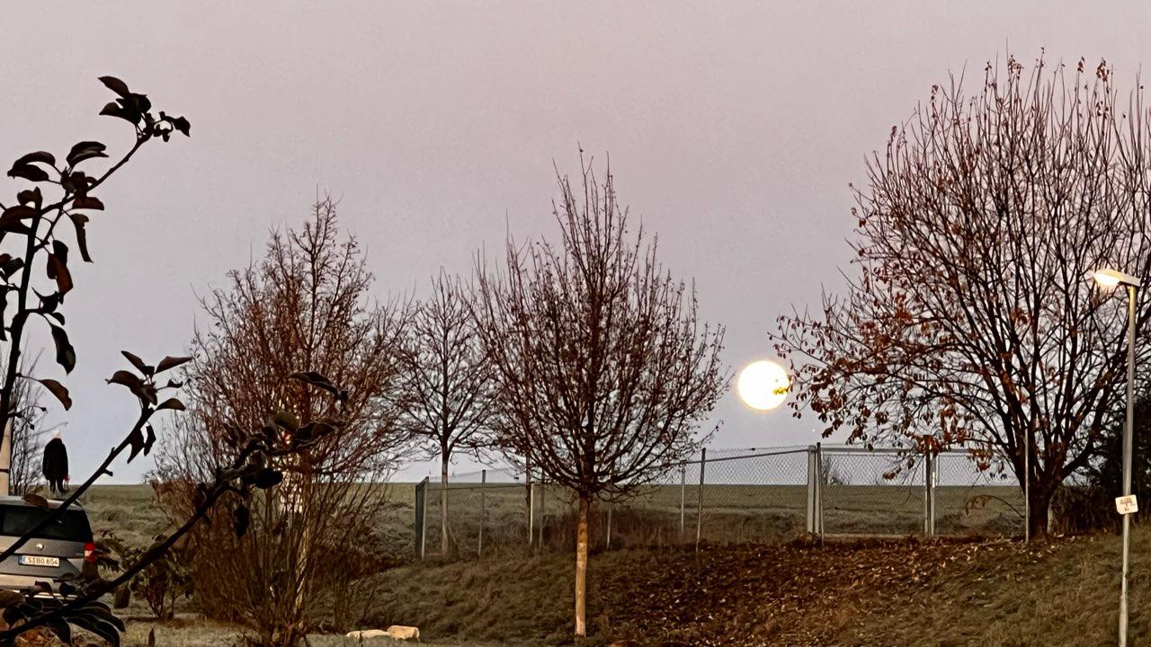 The Moon over Schlaitdorf, Deutschland — full moon, Lunar Day 17