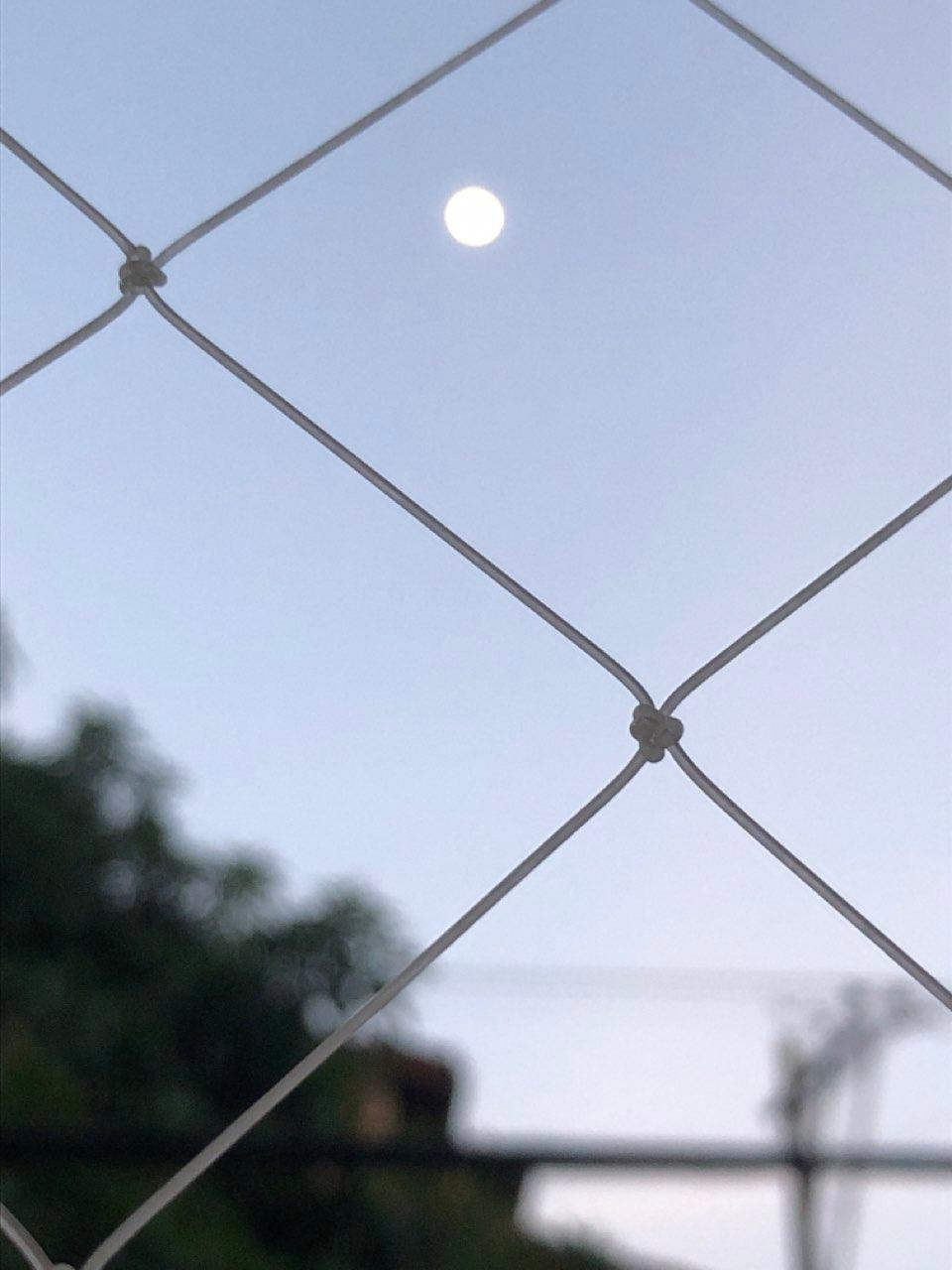 The Moon over Envigado, Colombia — waning gibbous, Lunar Day 18