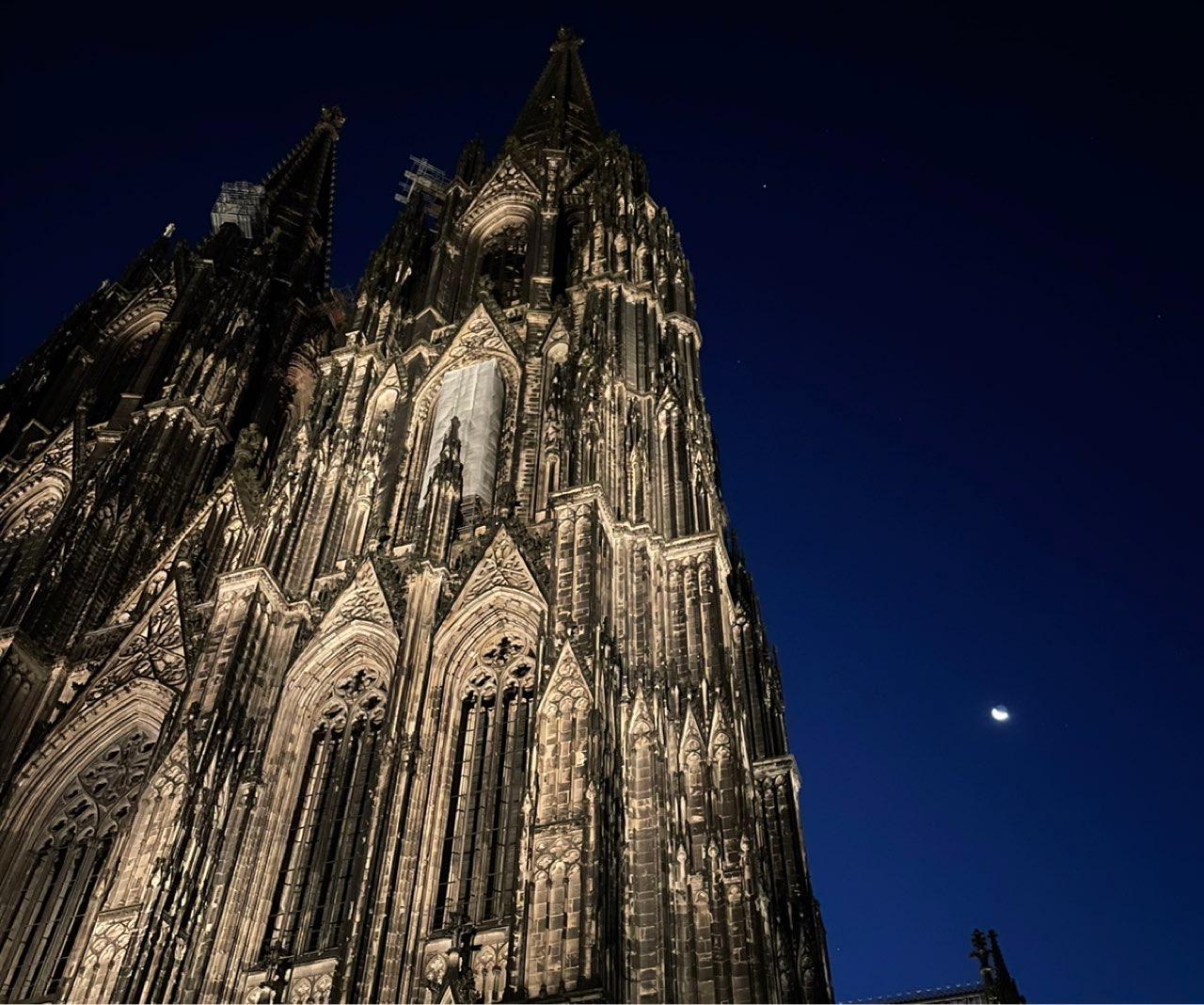 The Moon over Köln, Deutschland — waning crescent, Lunar Day 25