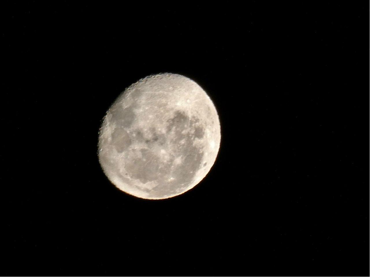The Moon over Salisbury Heights, Australia — waning gibbous, Lunar Day 19