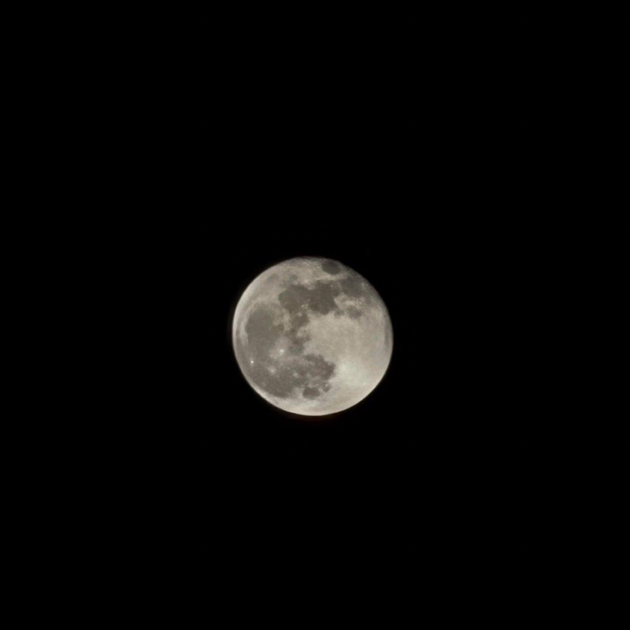 The Moon over Oakville, Canada — full moon, Lunar Day 17