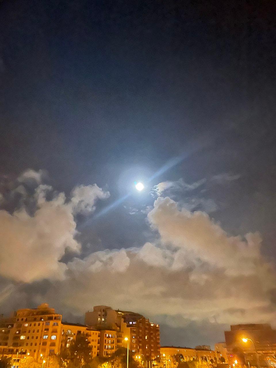 The Moon over Bilbao, España — full moon, Lunar Day 15