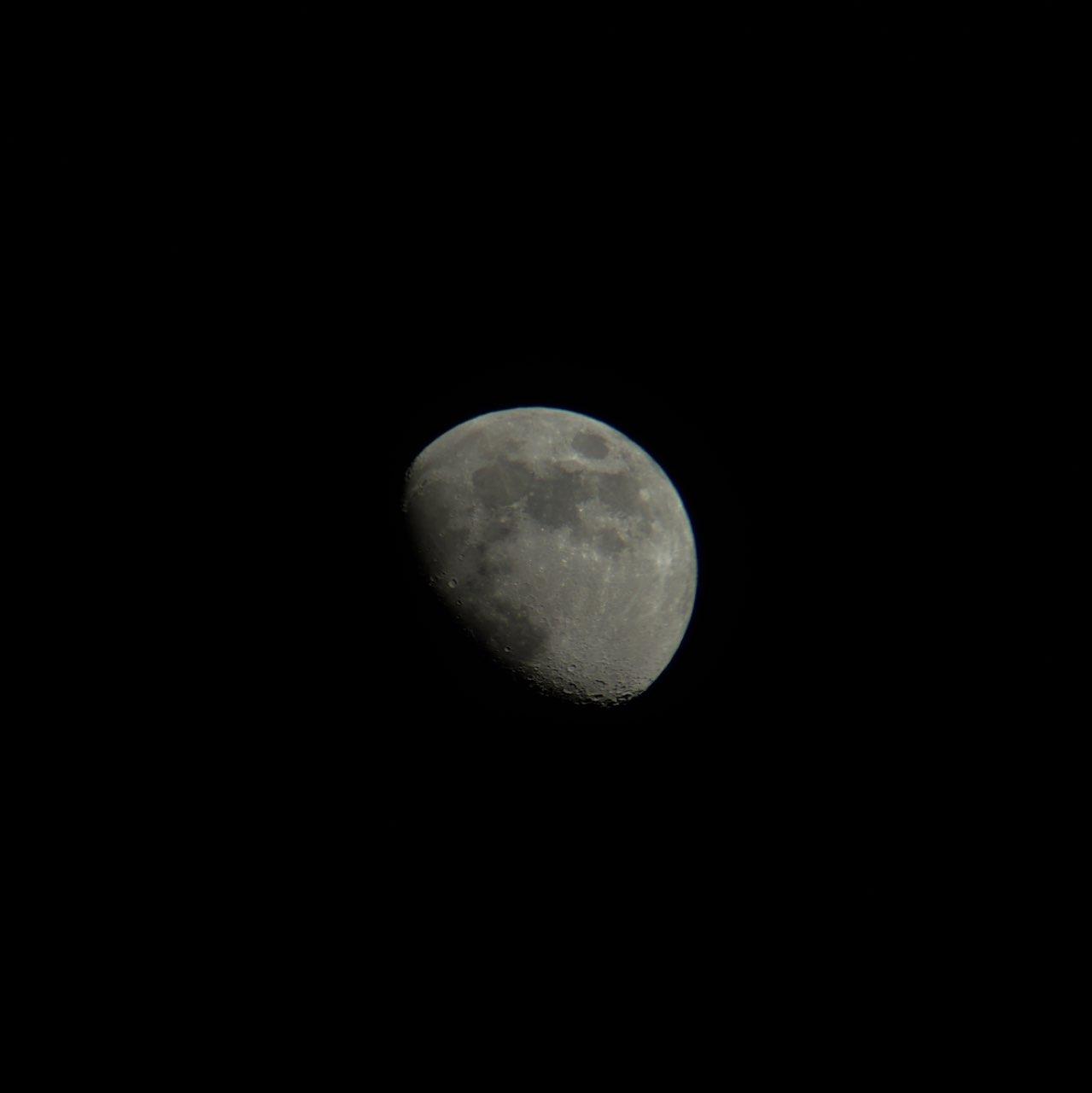The Moon over Markham, Canada — waxing gibbous, Lunar Day 11