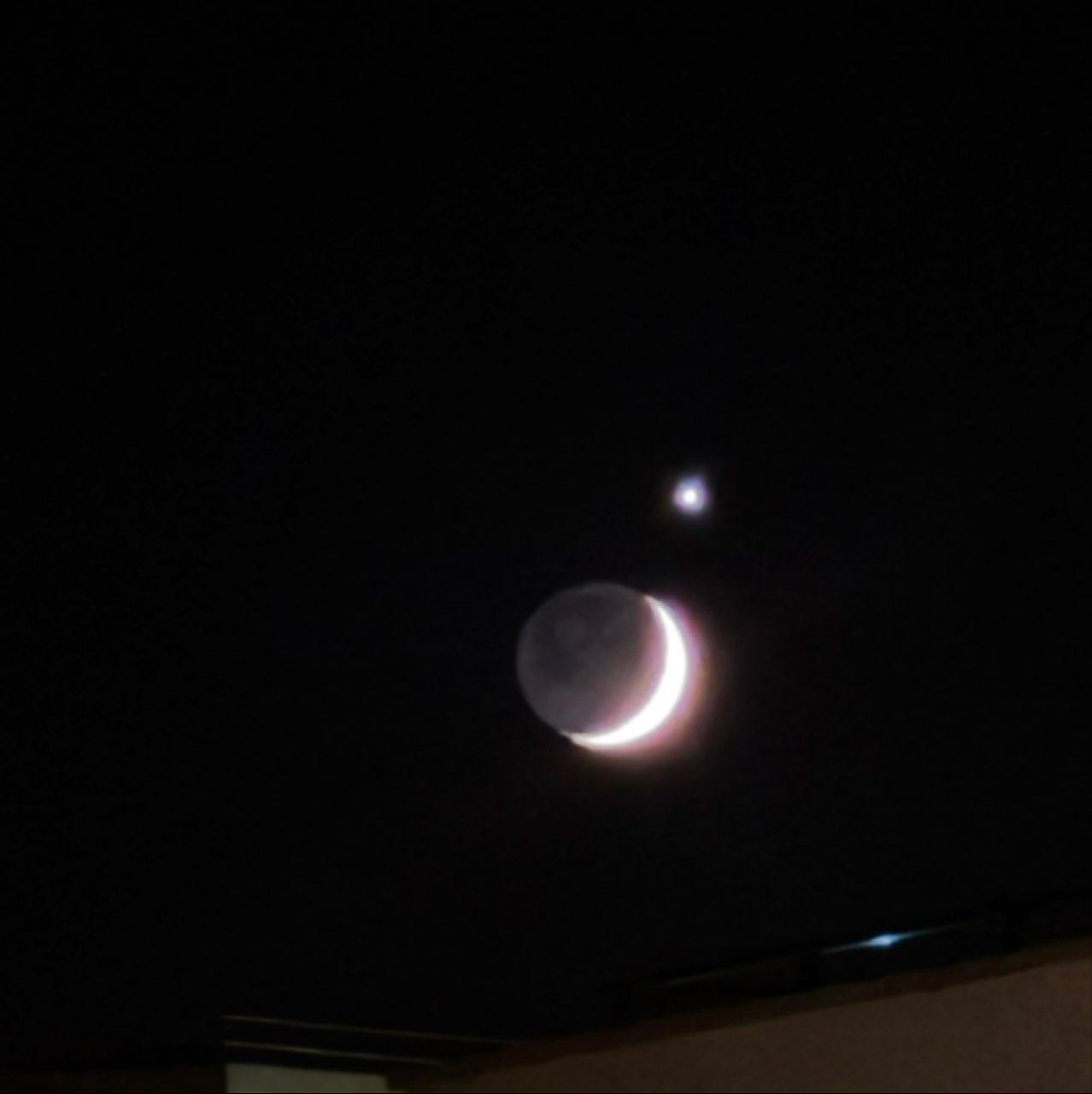 The Moon over Сен-Жюльєн-ан-Женевуа, Франція — waxing crescent, Lunar Day 4