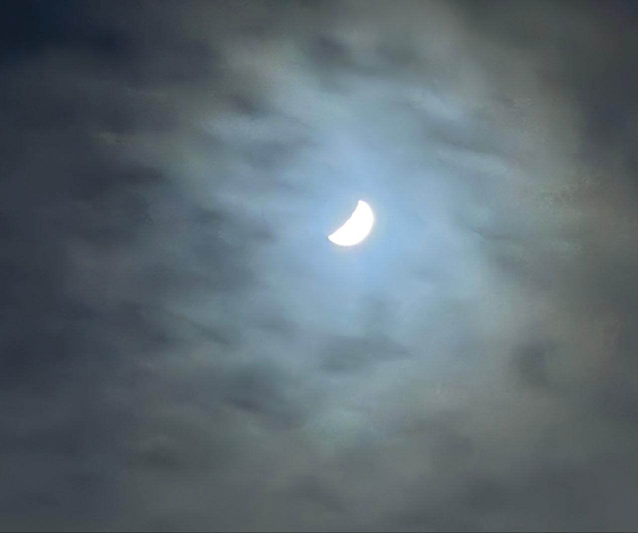 The Moon over Dagenham, United Kingdom — first quarter, Lunar Day 8