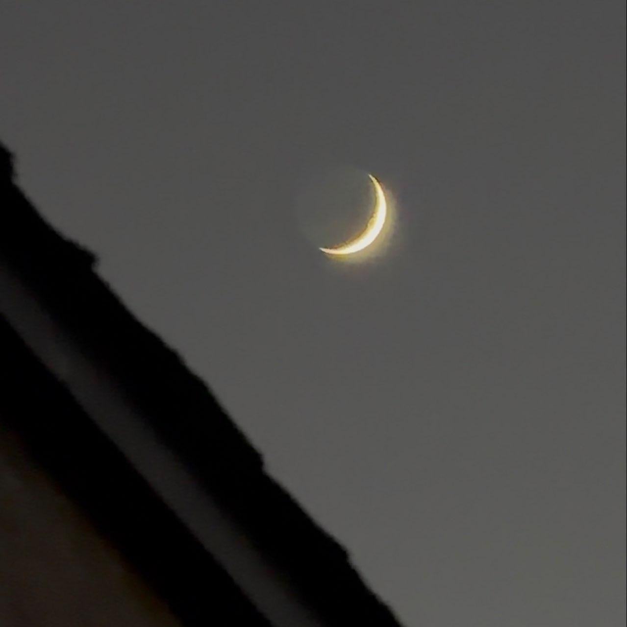 The Moon over Honolulu, United States — waxing crescent, Lunar Day 5