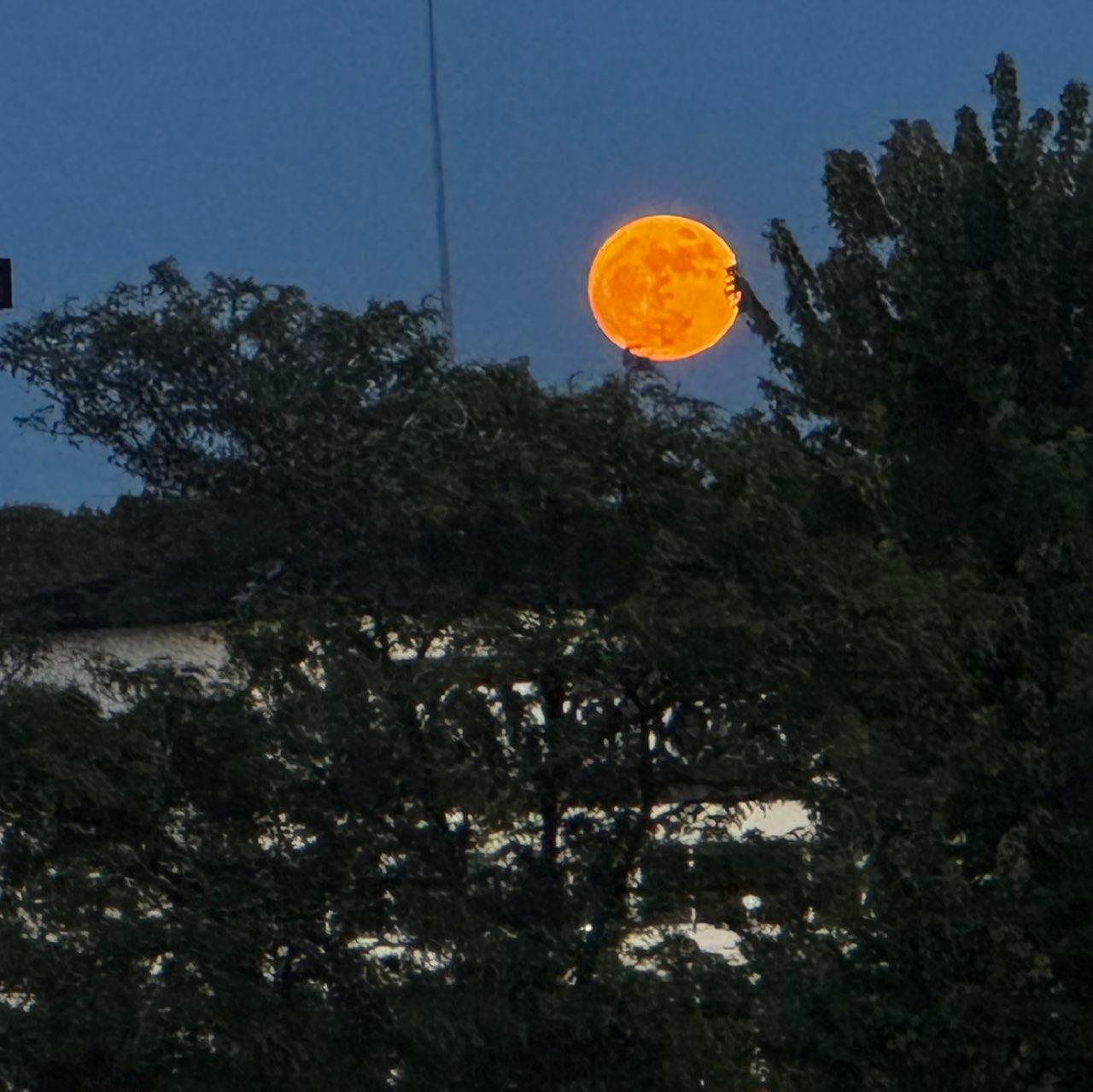 The Moon over Warrensville Heights, United States — full moon, Lunar Day 15