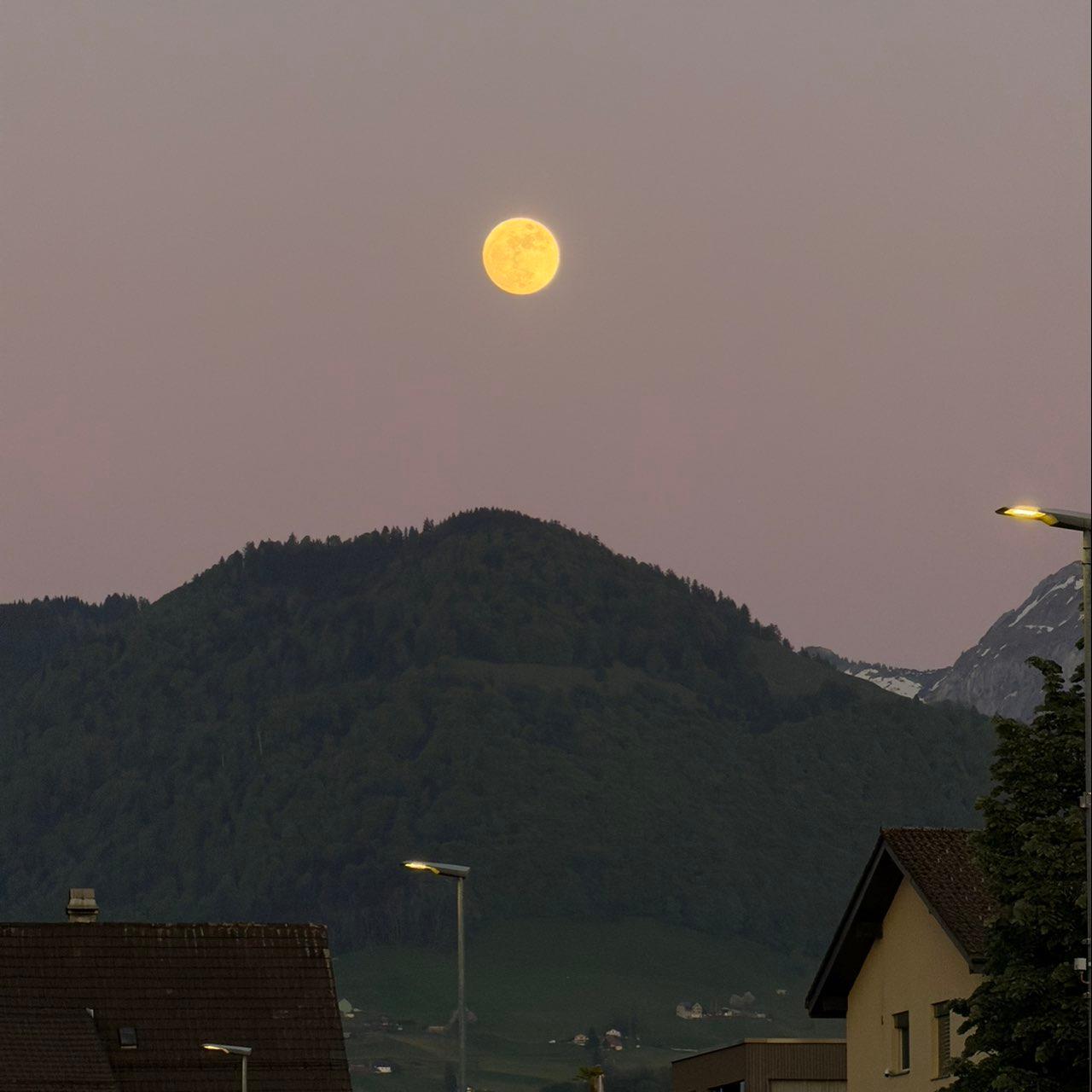 The Moon over Altendorf, Schweiz — full moon, Lunar Day 14