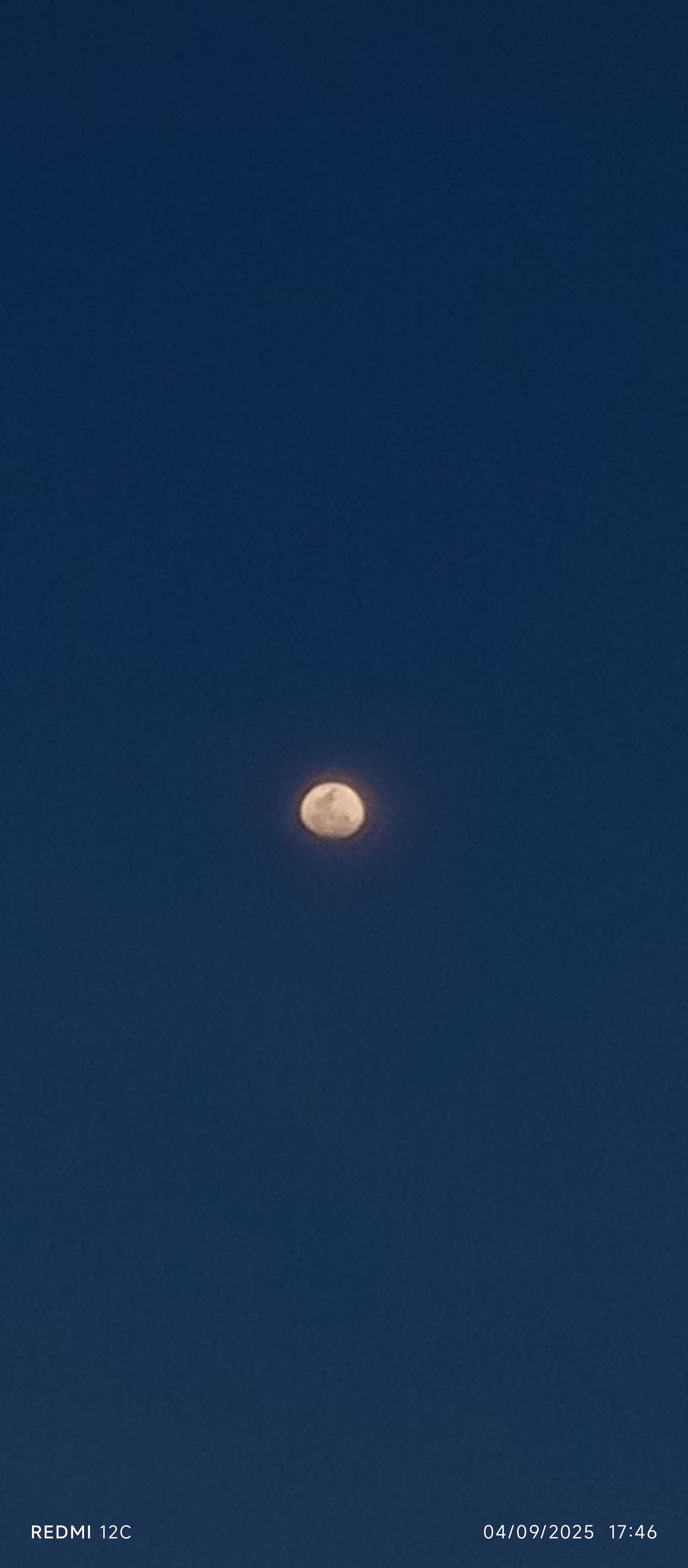 The Moon over Englewood, Estados Unidos — waxing gibbous, Lunar Day 13