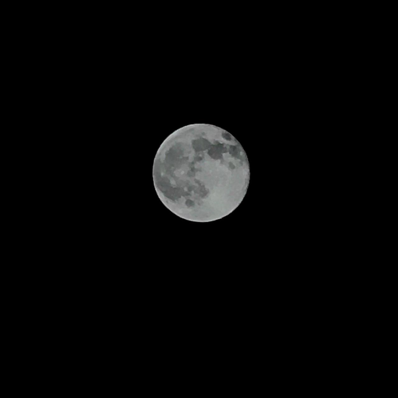 The Moon over Villena, España — full moon, Lunar Day 17