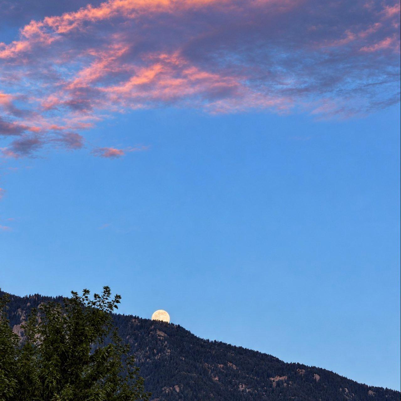 The Moon over Colorado Springs, United States — waxing gibbous, Lunar Day 11