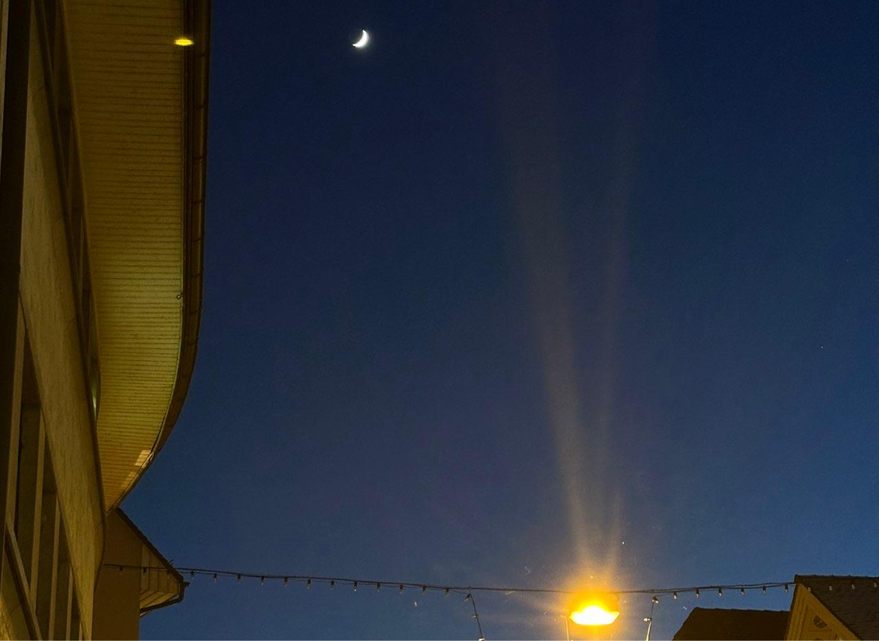 The Moon over Aarau, Schweiz — waxing crescent, Lunar Day 5