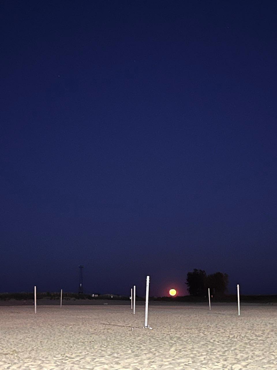 The Moon over Chicago, Estados Unidos — full moon, Lunar Day 17