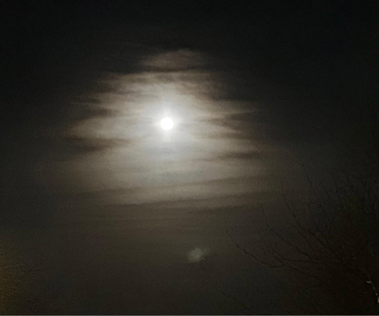 The Moon over Örebro, Sverige — full moon, Lunar Day 16