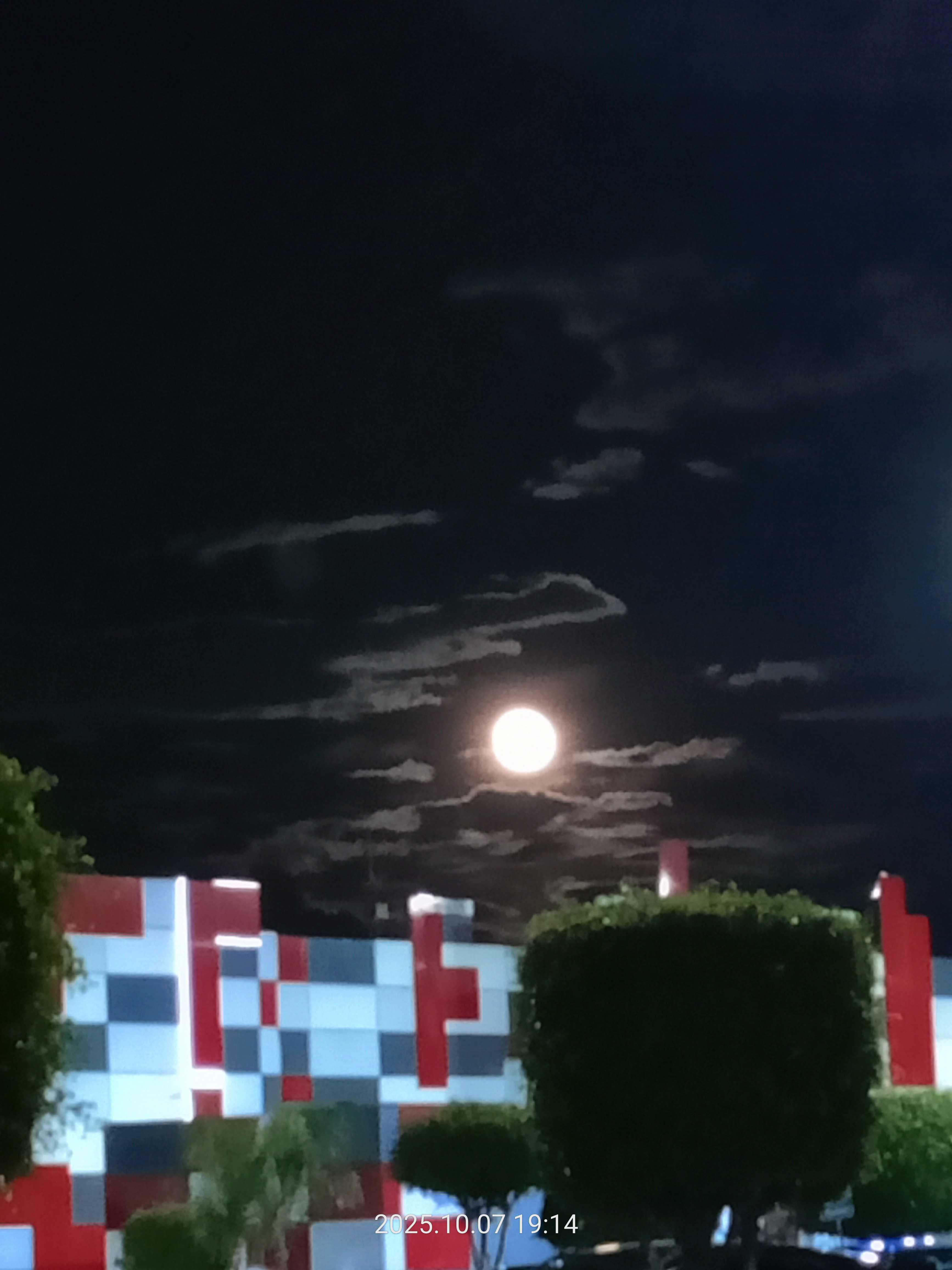 The Moon over Ciudad de México, México — full moon, Lunar Day 17