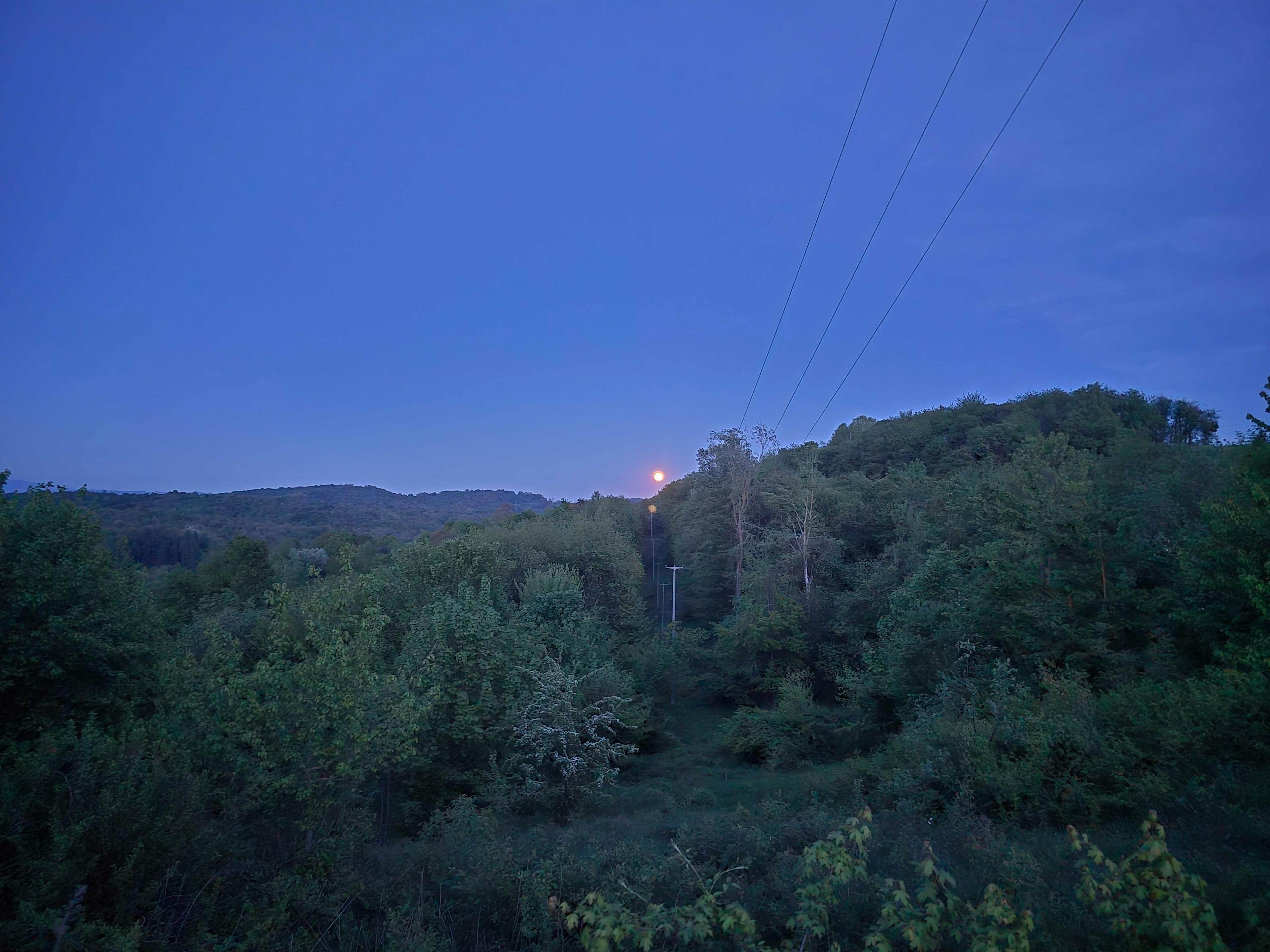 The Moon over Camerana, Italie — full moon, Lunar Day 15
