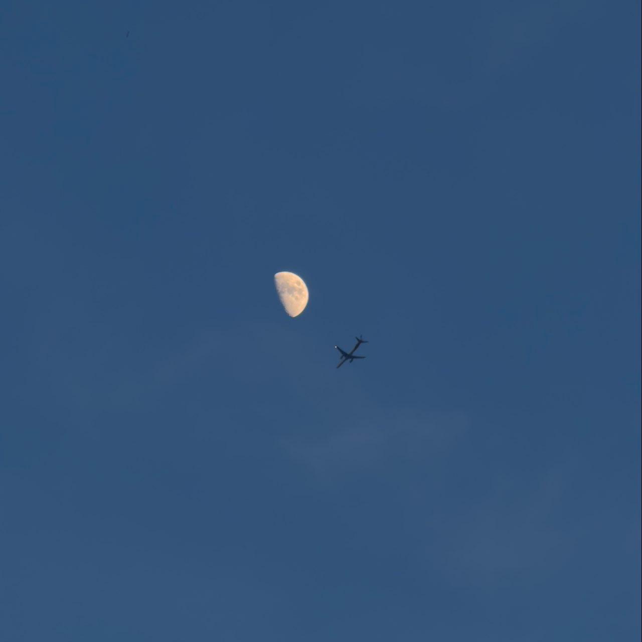 The Moon over Winterthur, Schweiz — first quarter, Lunar Day 9