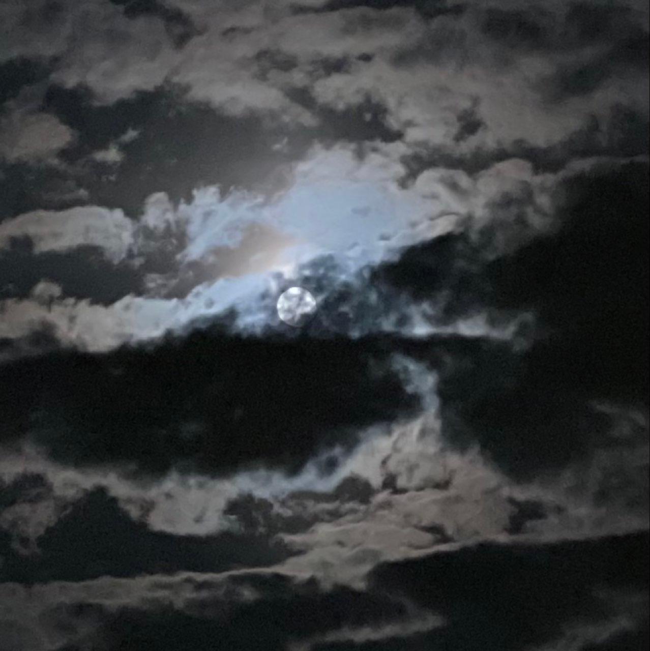 The Moon over Hamar, Норвегия — waning gibbous, Lunar Day 17