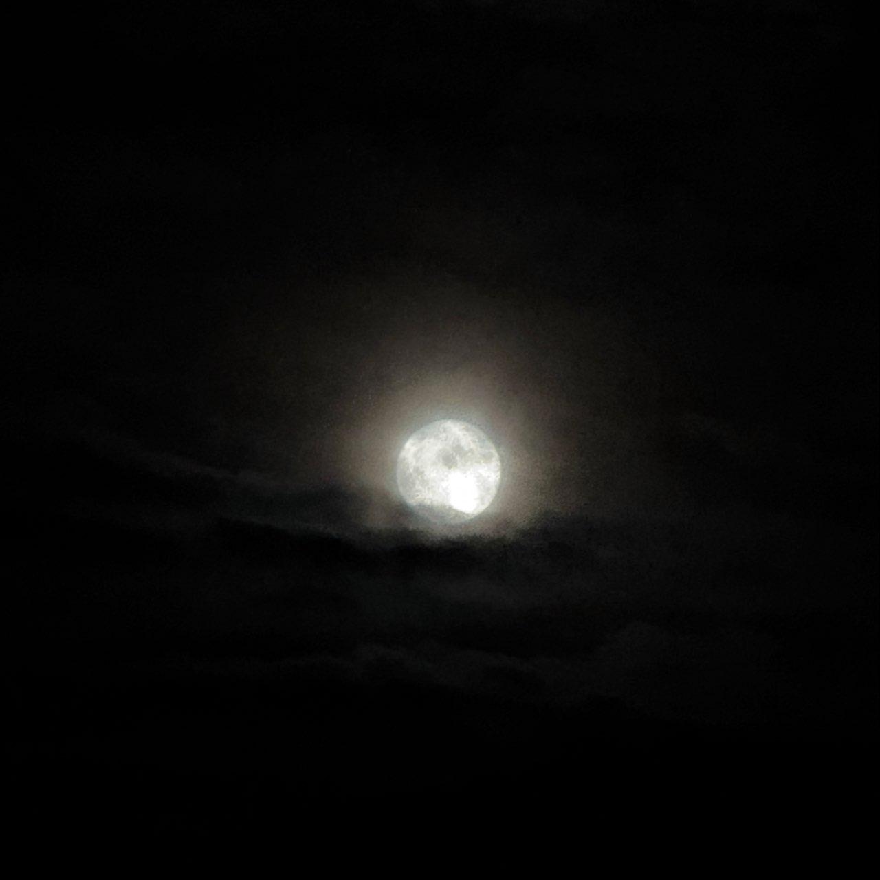 The Moon over Newport, Великобритания — full moon, Lunar Day 15