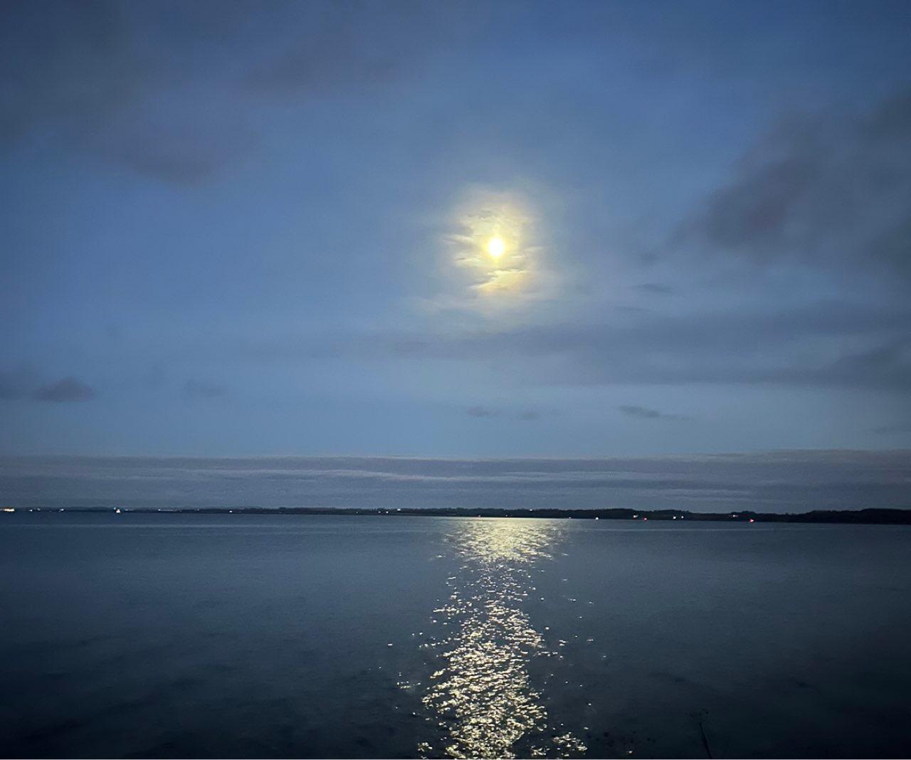 The Moon over Struer, Denmark — waxing gibbous, Lunar Day 11