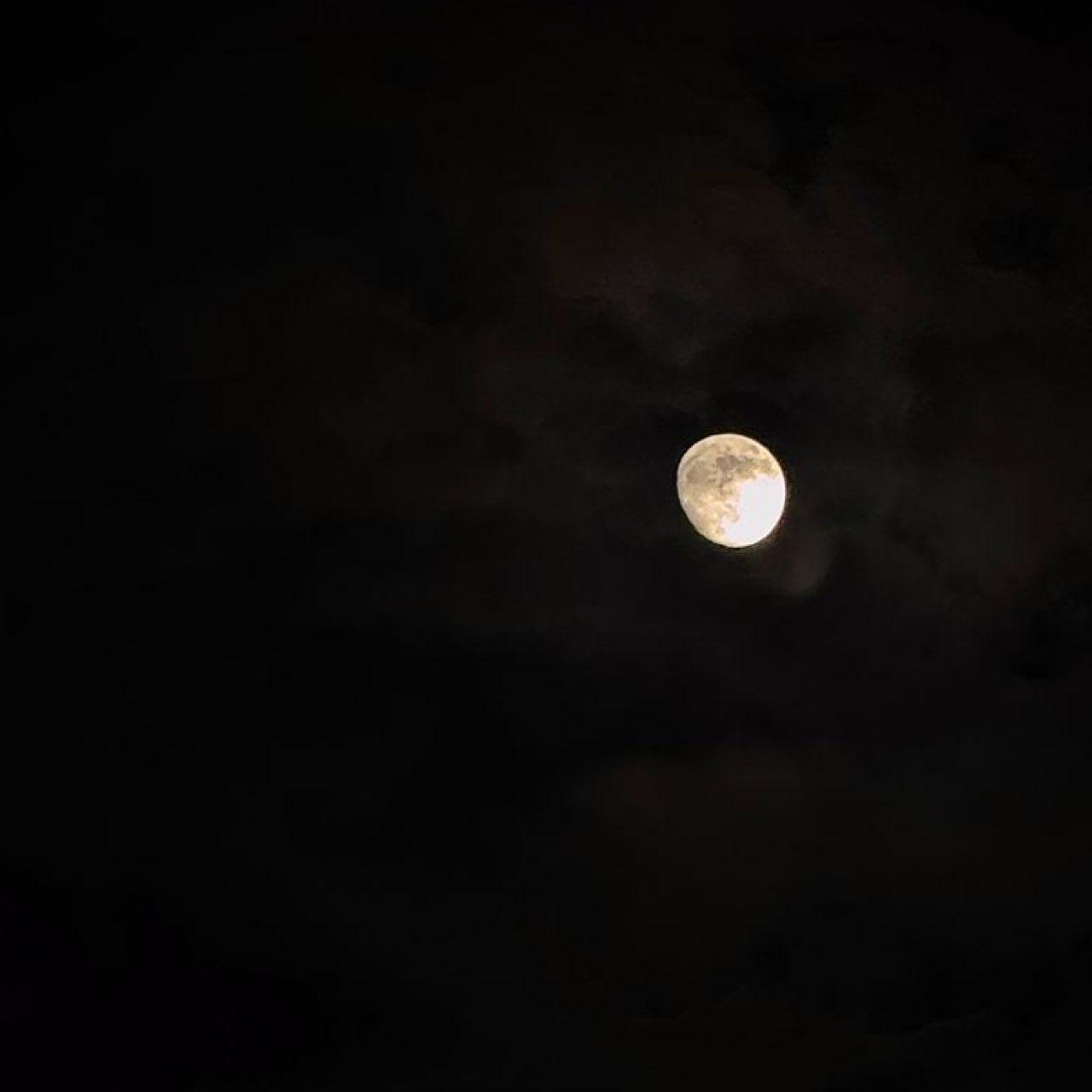 The Moon over Cabo San Lucas, México — waxing gibbous, Lunar Day 13
