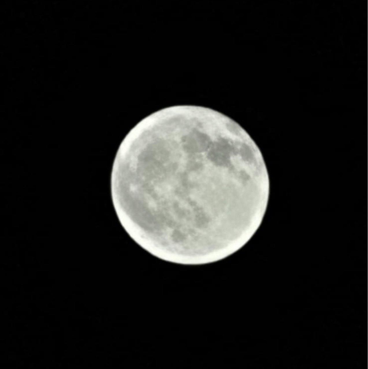 The Moon over Антверпен, Бельгия — full moon, Lunar Day 17