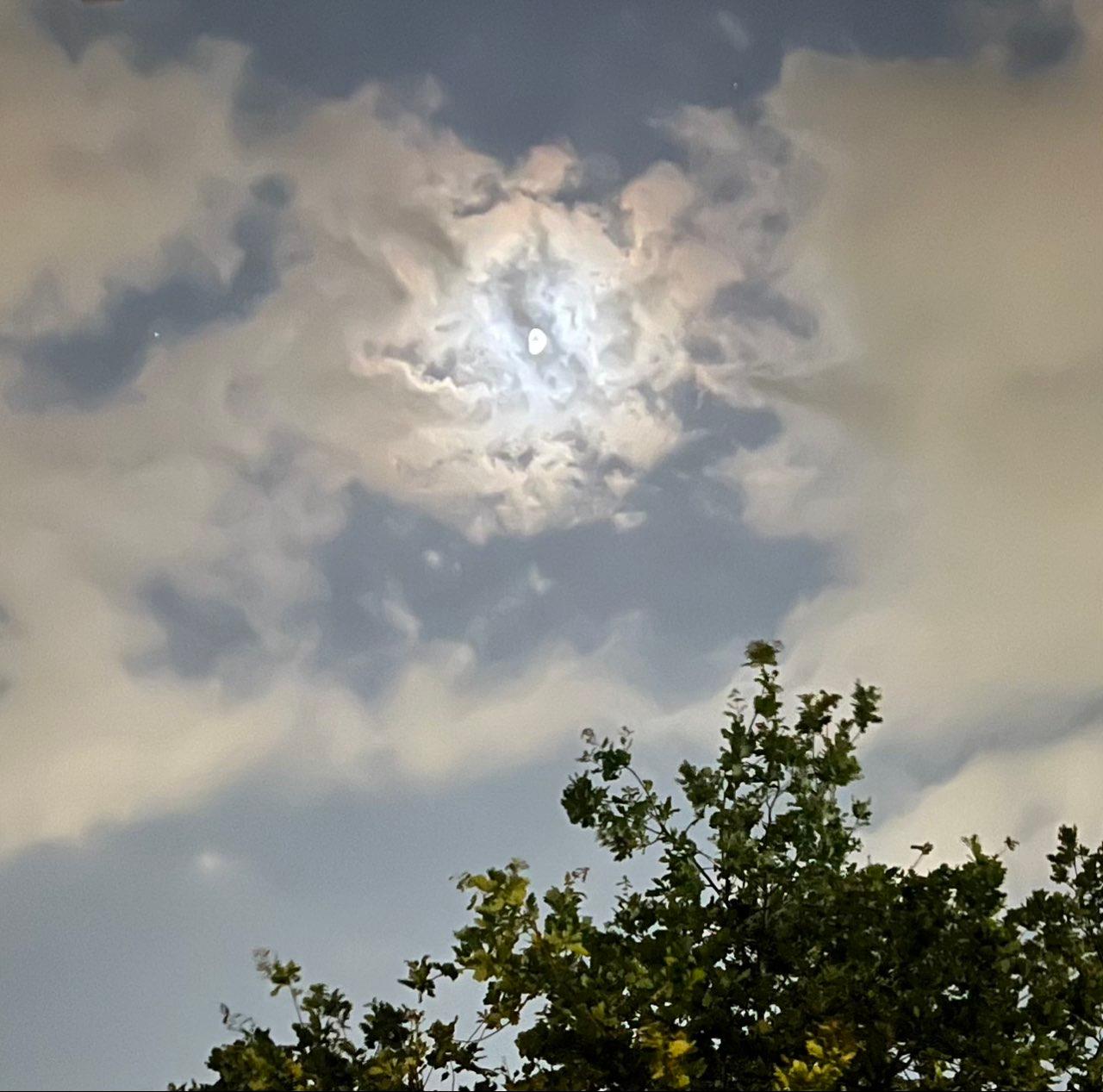The Moon over Prato, Italia — waxing gibbous, Lunar Day 11