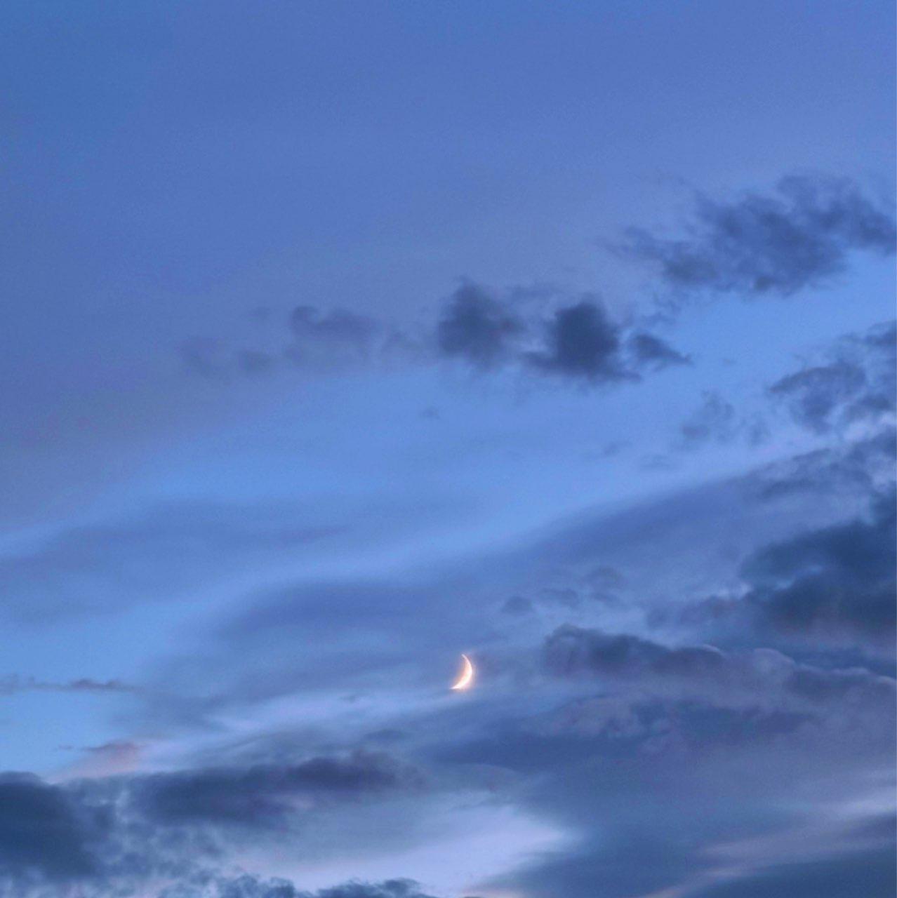 The Moon over Newcastle Upon Tyne, United Kingdom — waxing crescent, Lunar Day 4