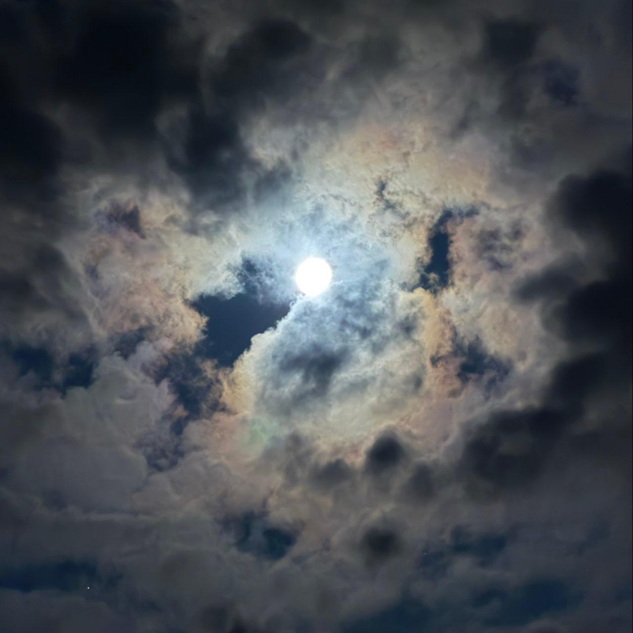 The Moon over Honolulu, United States — waning gibbous, Lunar Day 17