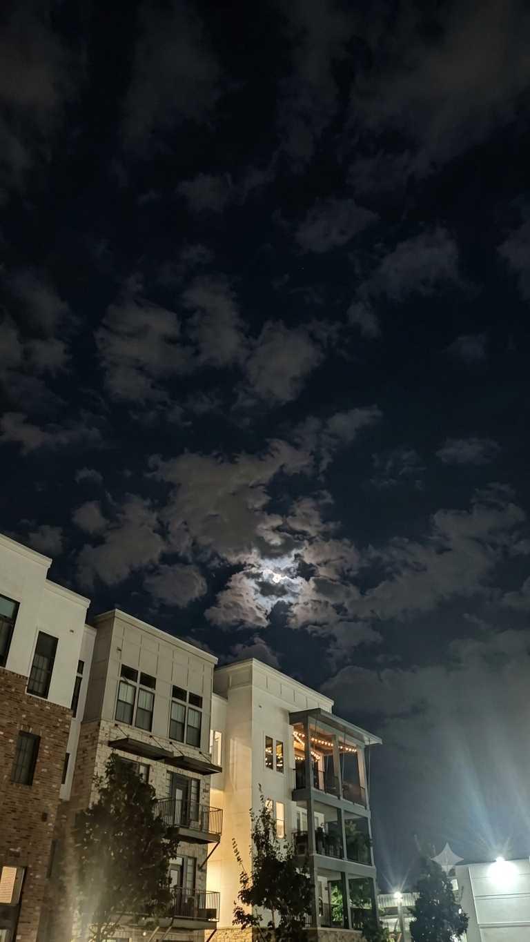 The Moon over Chattanooga, United States — waxing gibbous, Lunar Day 11