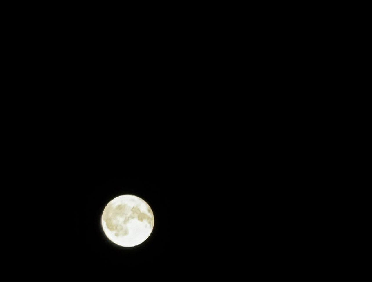 The Moon over Hamburg, Deutschland — full moon, Lunar Day 16