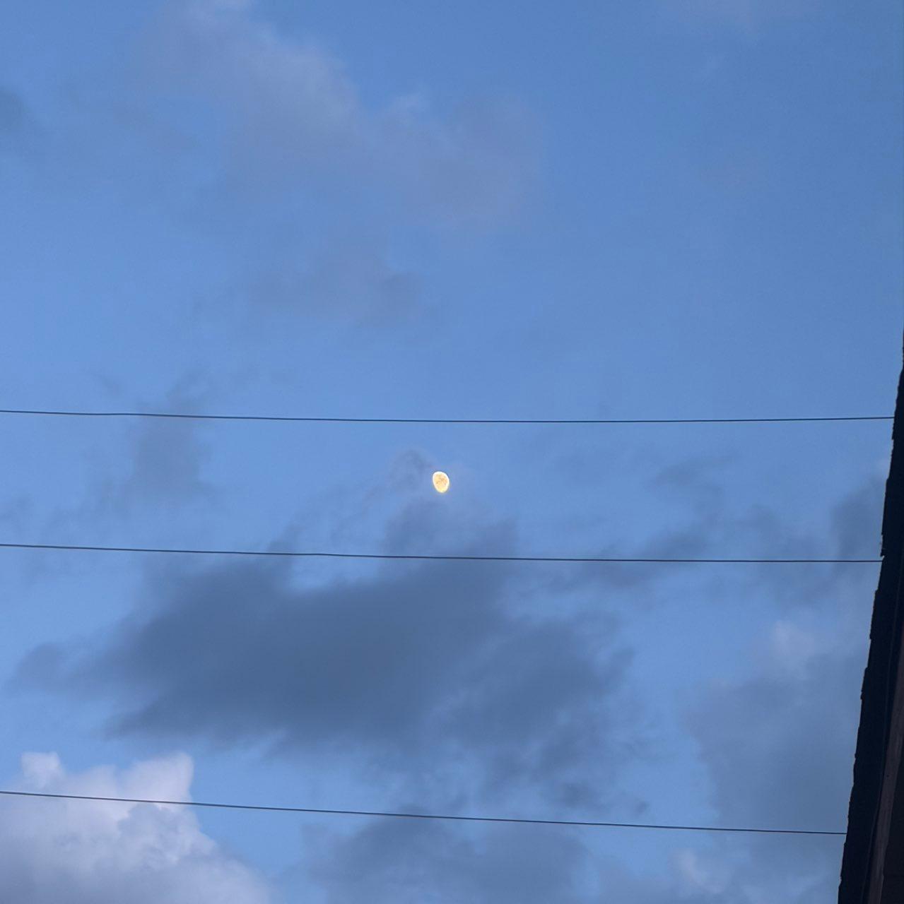 The Moon over Overland Park, United States — waxing gibbous, Lunar Day 11