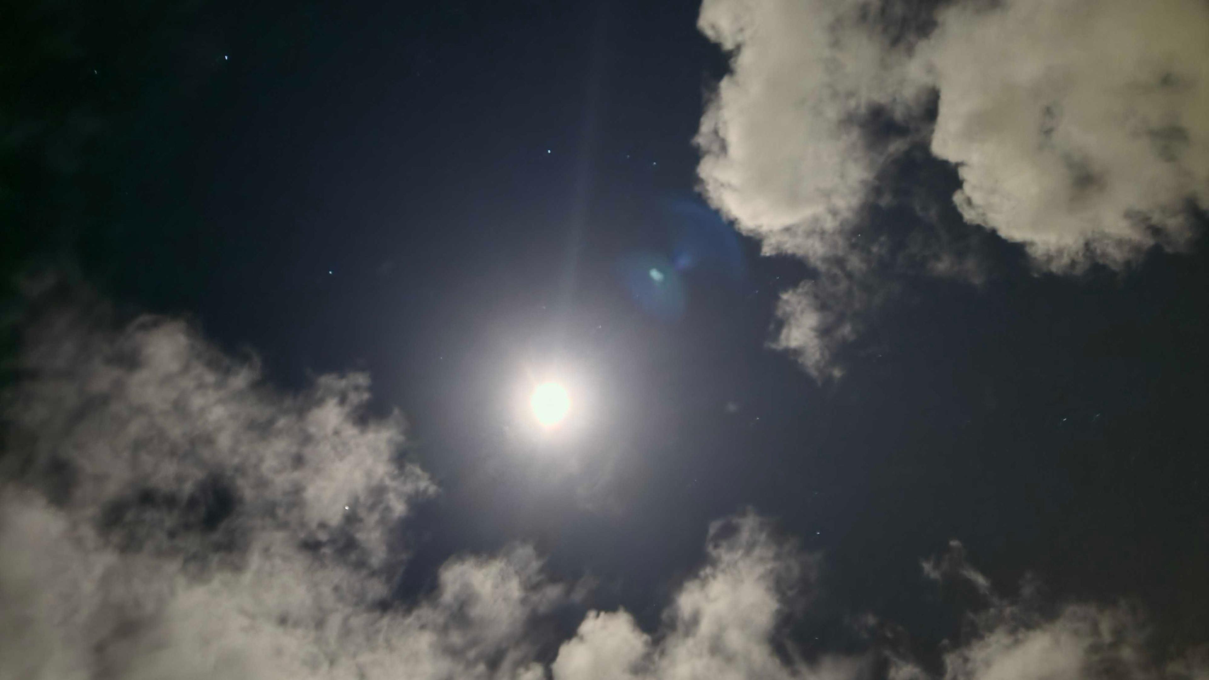 The Moon over Machananao East, Guam — waxing gibbous, Lunar Day 14