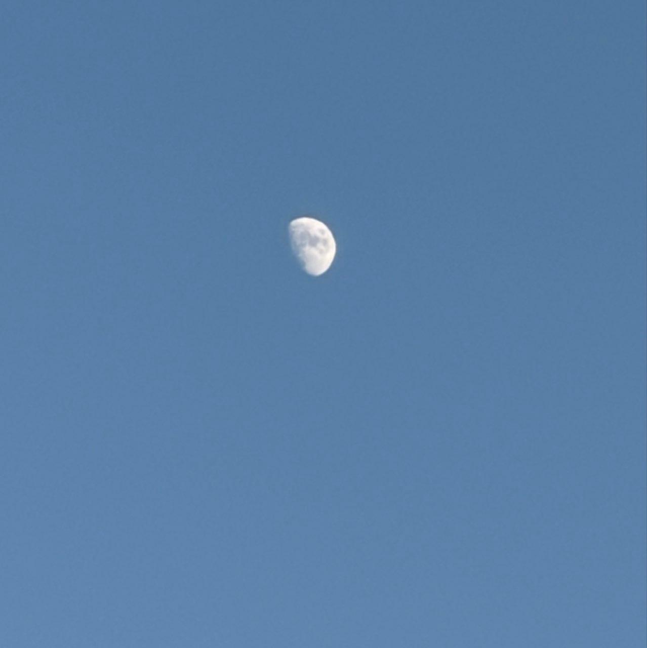 The Moon over Glasgow, United Kingdom — waxing gibbous, Lunar Day 10