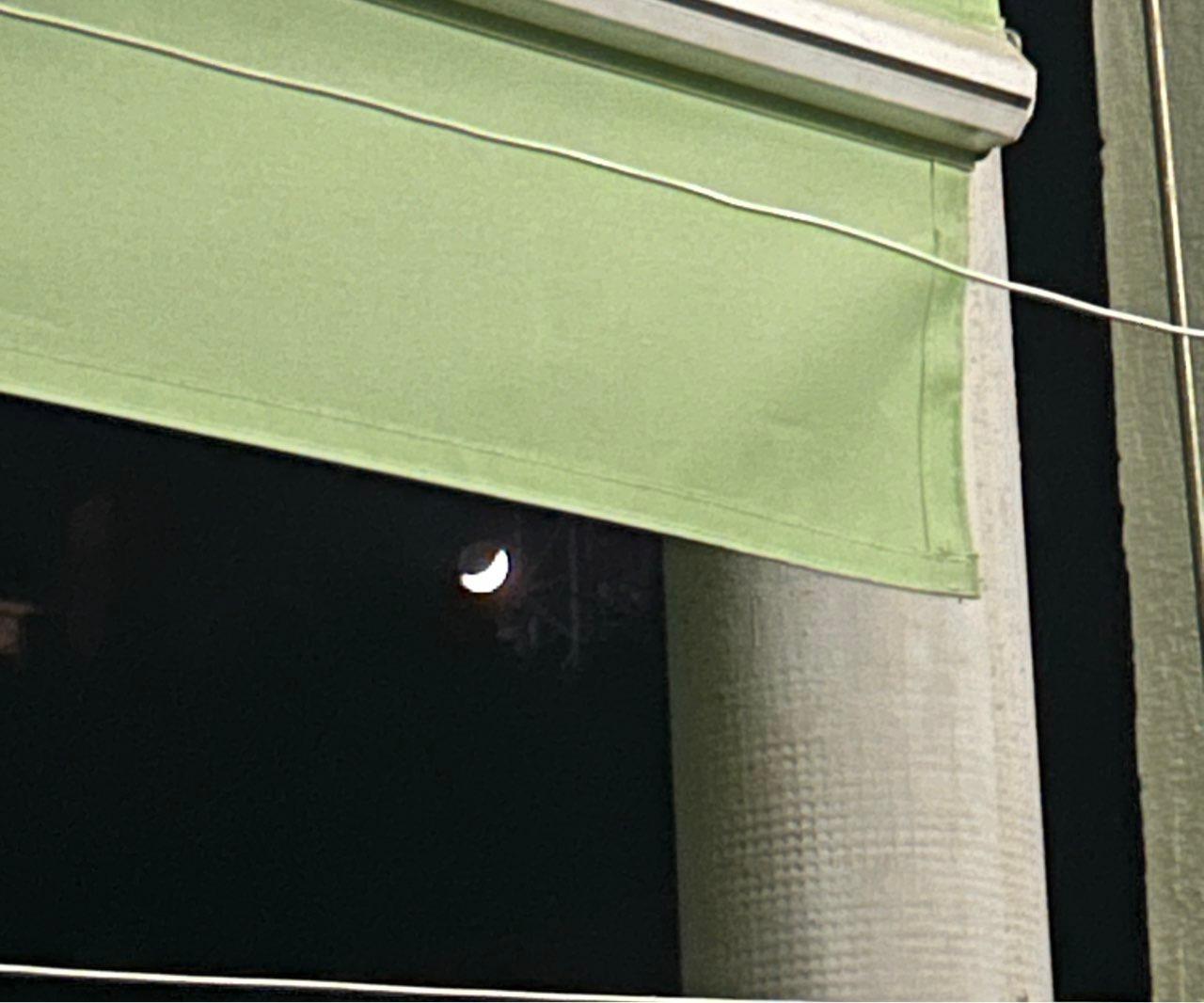 The Moon over Terrassa, España — waxing crescent, Lunar Day 5