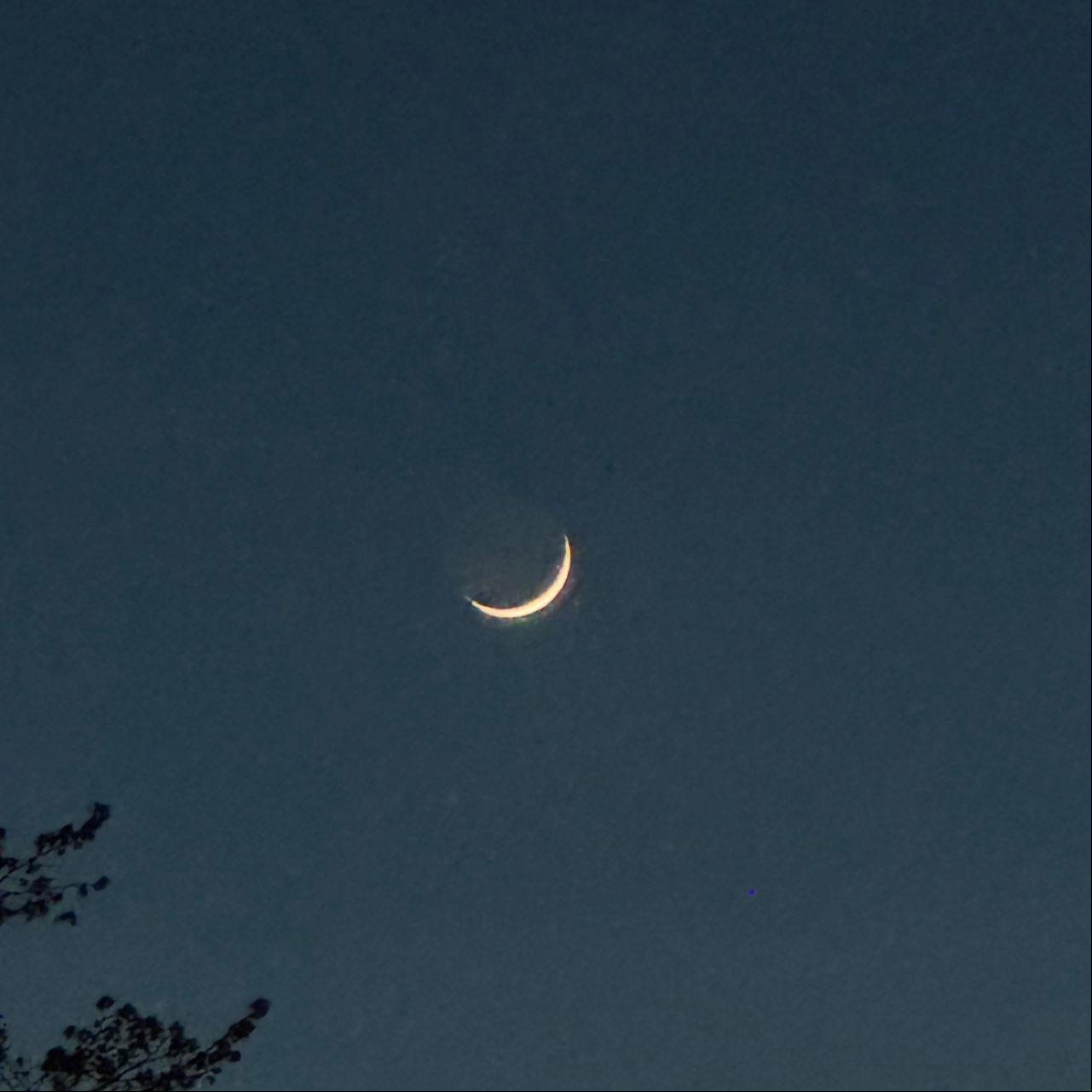 The Moon over Hamburg, Deutschland — waxing crescent, Lunar Day 3