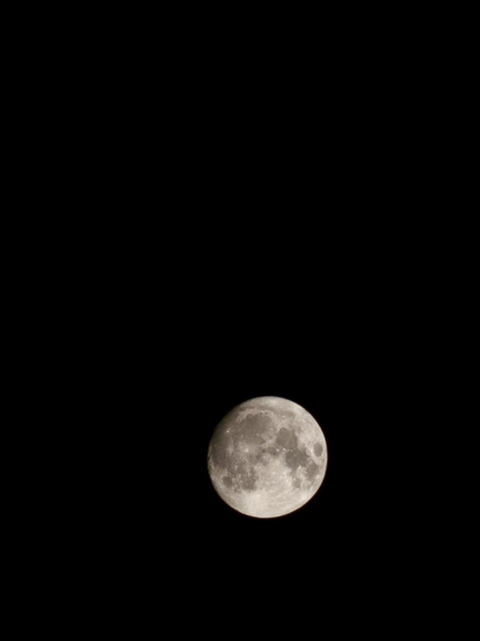 The Moon over Colchester, Великобритания — full moon, Lunar Day 14